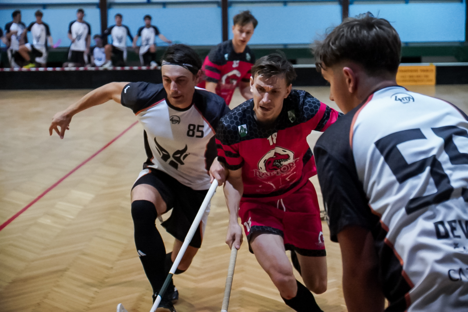 MUŽI AKTUÁLNE V ČELE TABUĽKY, MLADÍ PREKONÁVAJÚ ÚTRAPY